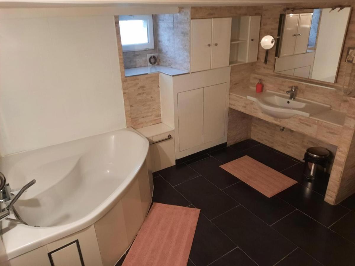 Liege 4420 Rue Jean Jaures 45 Grande Maison Joyeuse Avec Terrasse 30M2 Pour 8 Personnes Maximum Saint-Nicolas  Екстериор снимка